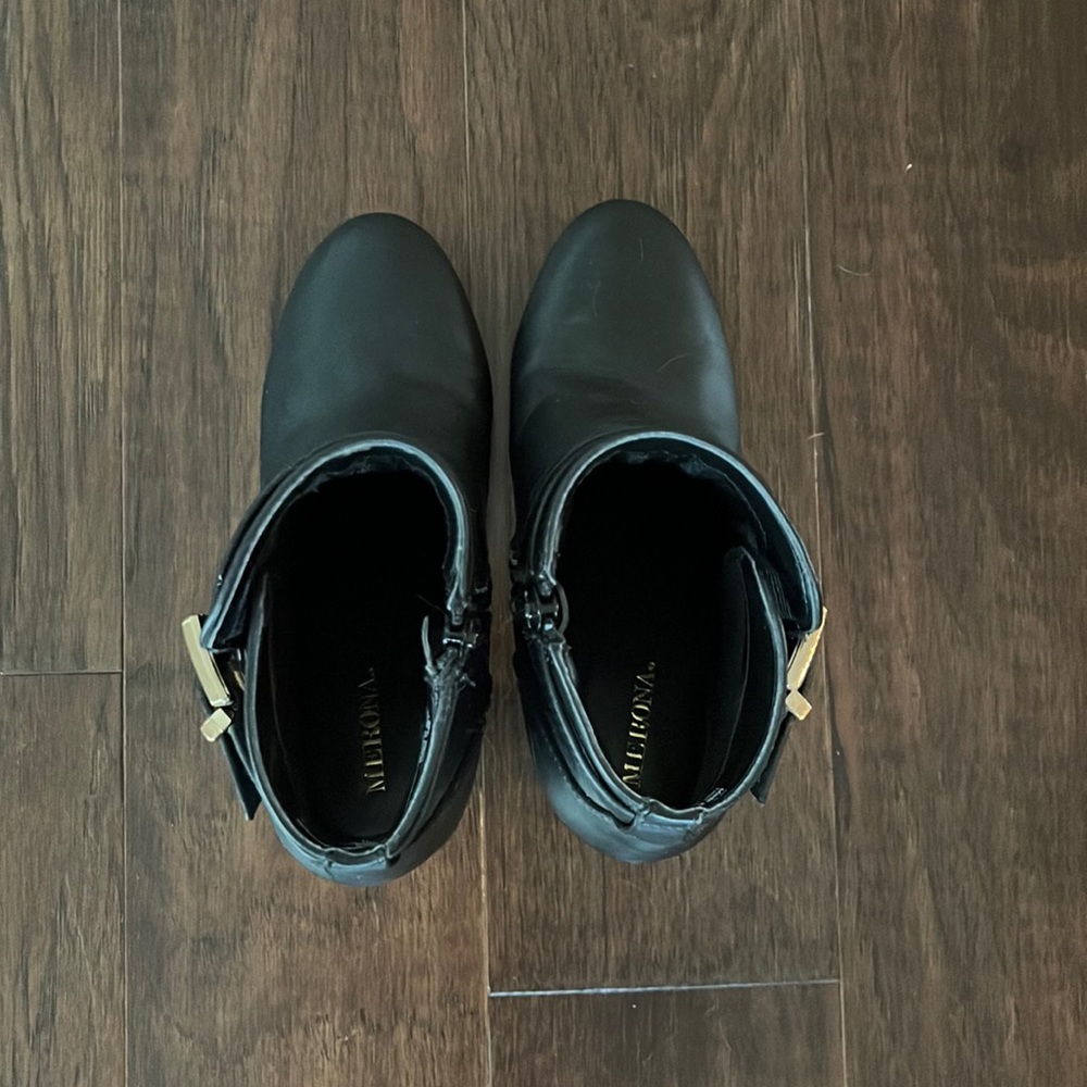 Black heeled boots